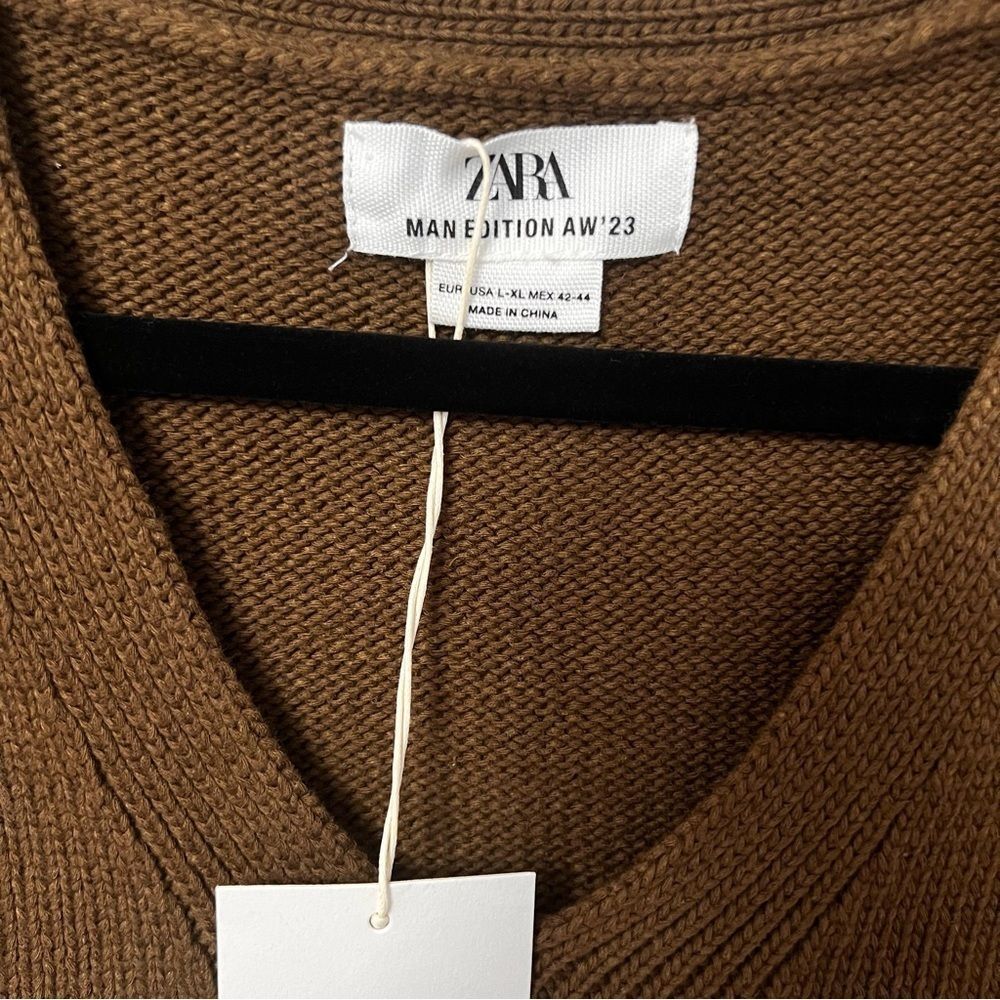 Zara Men’s brown knit vest with faux leather pocket. l/xl NWT
Coastal Grandpa - Picture 10 of 16